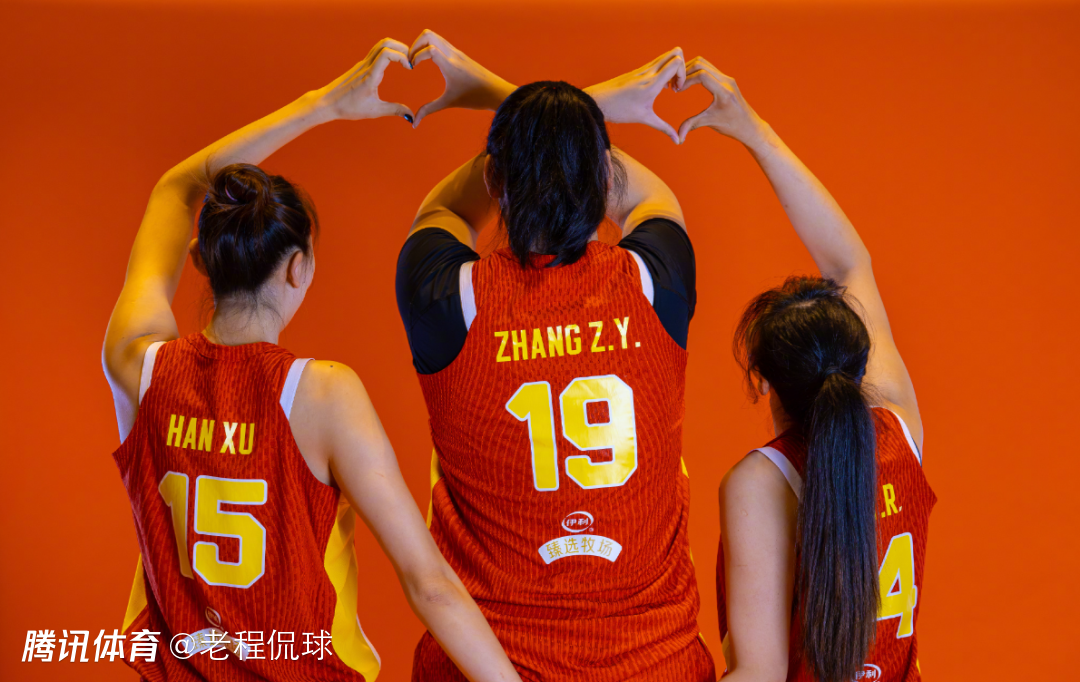 媒体人：女篮三大中锋可能就联手一届奥运 不考虑归化控卫？