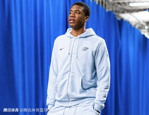 睡过头错过球队会议！雷霆新秀遭老大哥们恶搞 车内被塞满泡沫