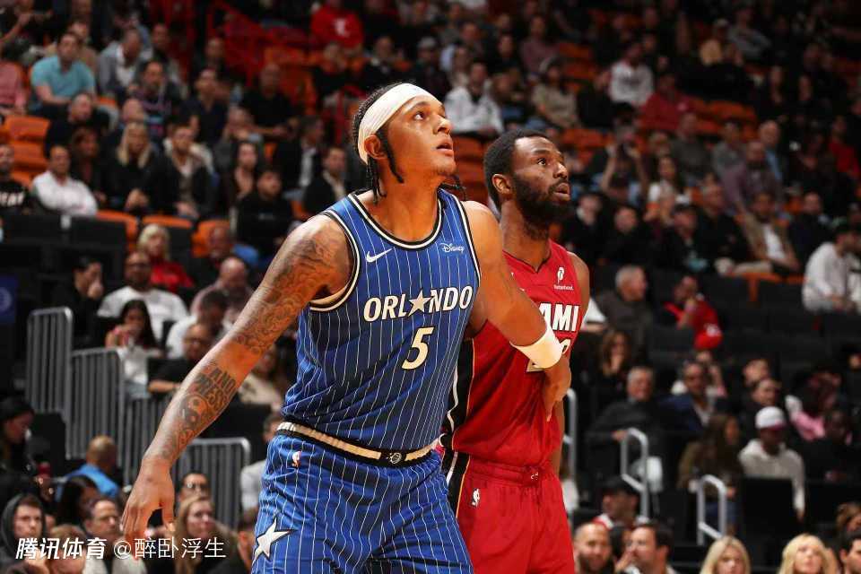 单节狂轰40-20逆转！魔术三叉戟80分四杀热火 班凯罗31+12