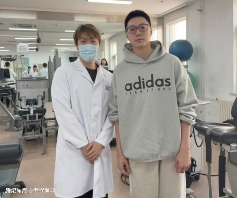 胡明轩刚回国就治疗膝伤 广东男篮会让他多休息几场吗？