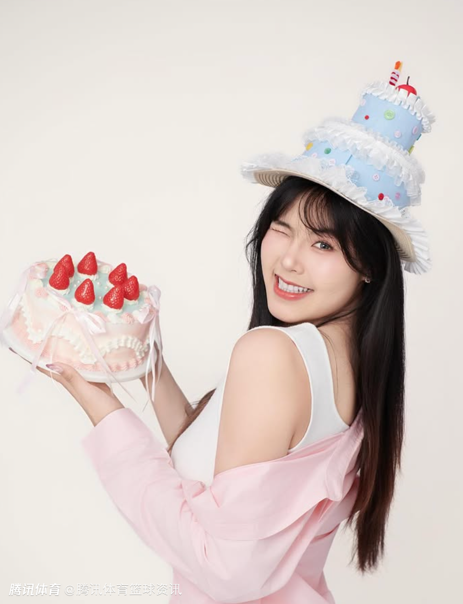 小宝生日快乐！李月汝社媒晒照：在我的日子里被爱包围 为自己干杯