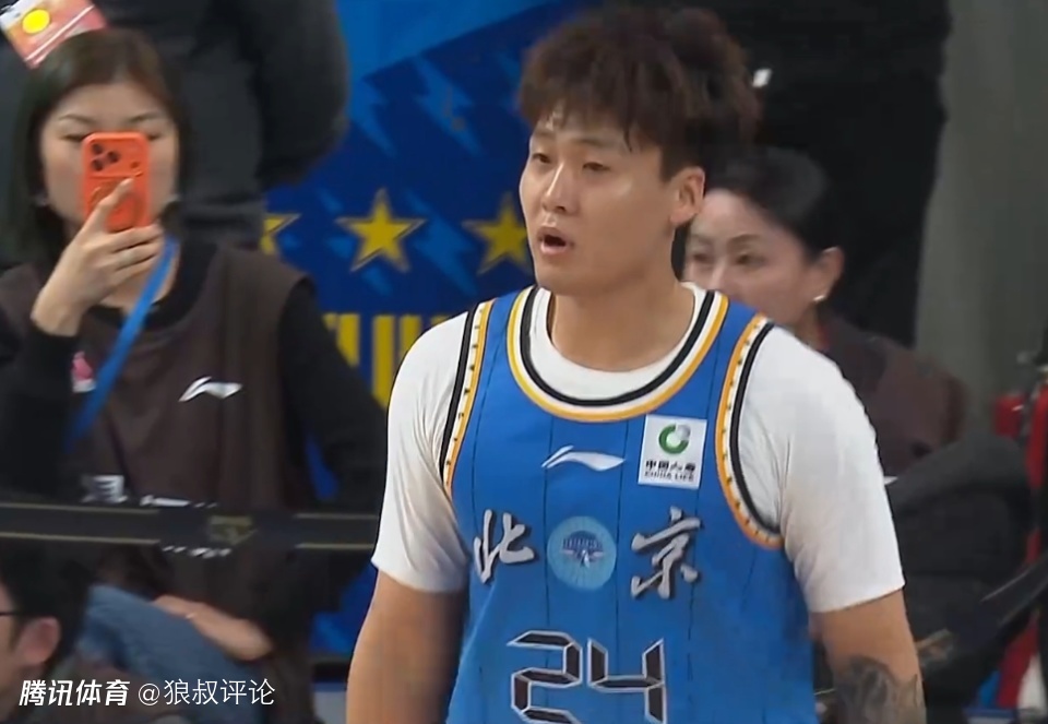 球迷热议赵睿不当言论禁赛3场罚款5万 “30岁的人了 引以为戒吧”