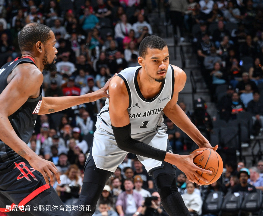 文班：场上每人都能得分对手很难防住我们 大伙的投篮都很有信心