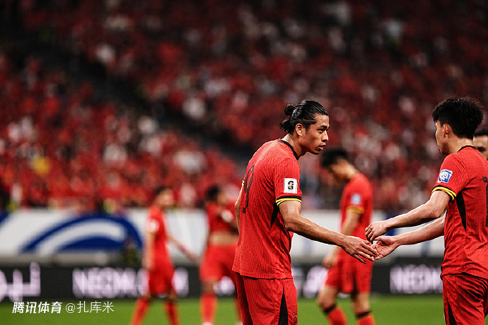 11名30+岁球员入选！国足新老交替将循序推进，将在迪拜进行多场热身赛