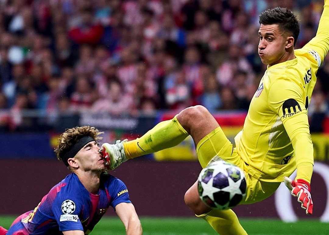 硬汉！费尔明遭飞踹后血流不止，经队医简单处理后继续战斗