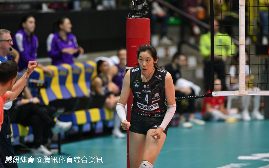 女排欧冠四分之一决赛次回合：科内2-3不敌泽仁仍晋级四强 朱婷贡献24分 