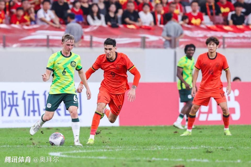 拜合拉木遭针对！与曼联新星冲突，连遭中卫推搡，前国脚支招