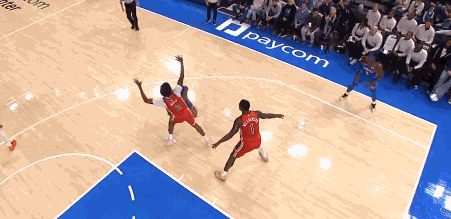 亚历山大上篮打中琼斯头部！鹈鹕主帅挑战 SGA吃T但2+1未取消