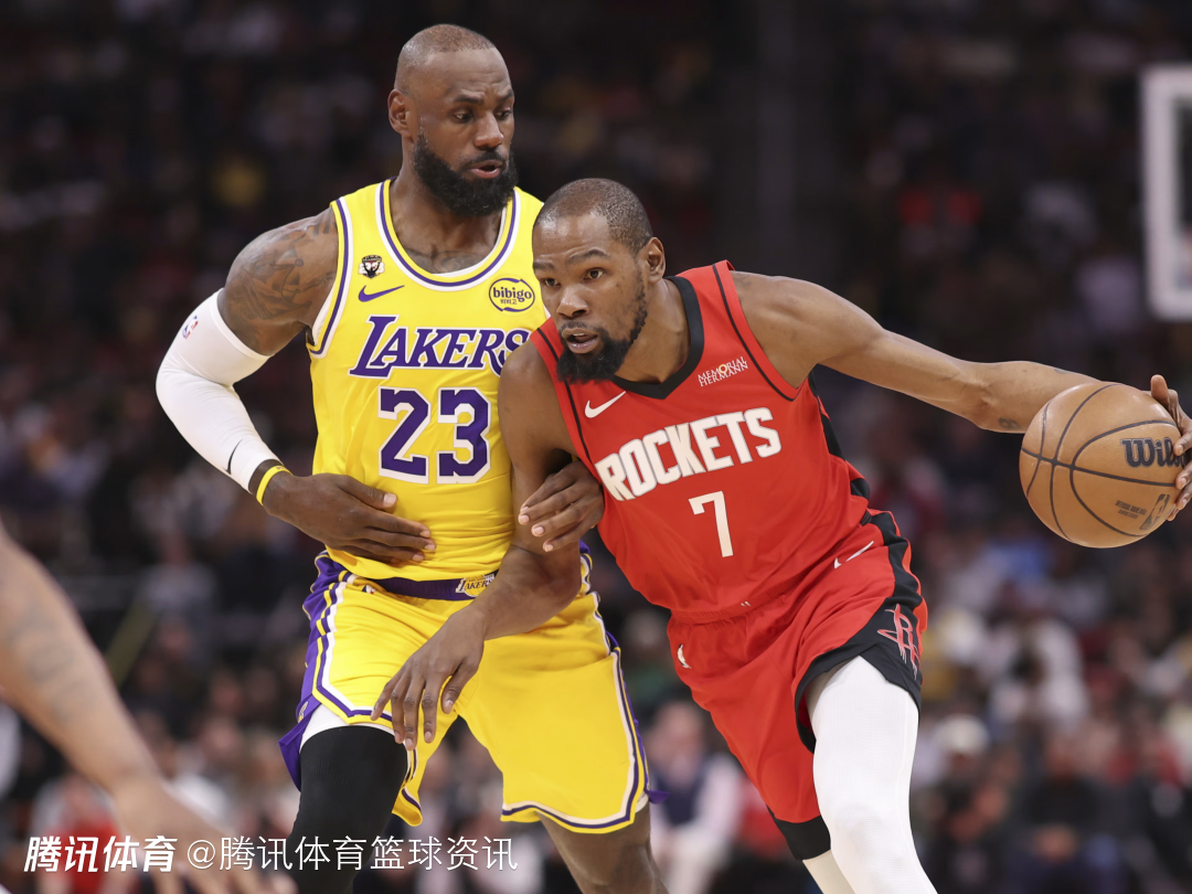 暖心瞬间！小球迷礼貌求签名 詹姆斯欣然签下还和布朗尼互动