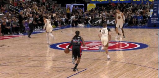 望无大碍！波神被保罗-里德顶到腰部随后返回更衣室 本场比赛回归成疑