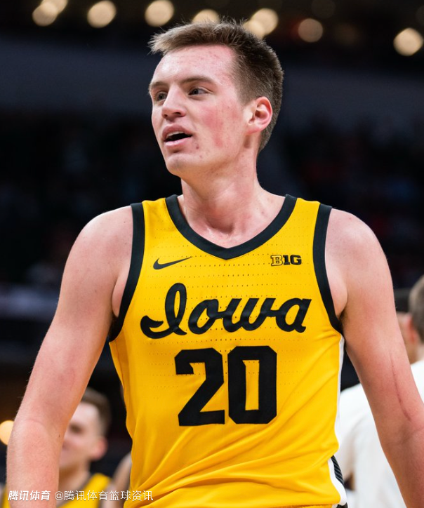 Shams：雷霆签约G联盟附属球队蓝队球员桑德福特 双方达成一份双向合同