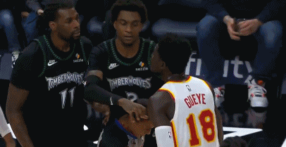 火药味十足！里德和古耶贴脸开大爆发冲突 两人均被驱逐