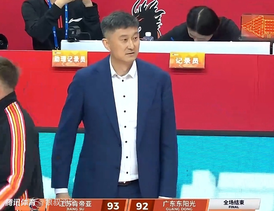 杜锋：一味地在外线投篮命中率不高 防守没有能量最后输球很可惜