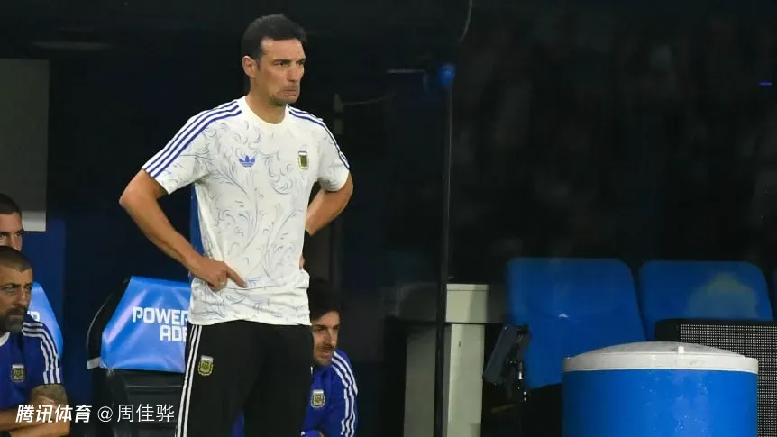 斯卡洛尼：这场比赛确实踢得不好，为帕尼凯利重伤感到难过