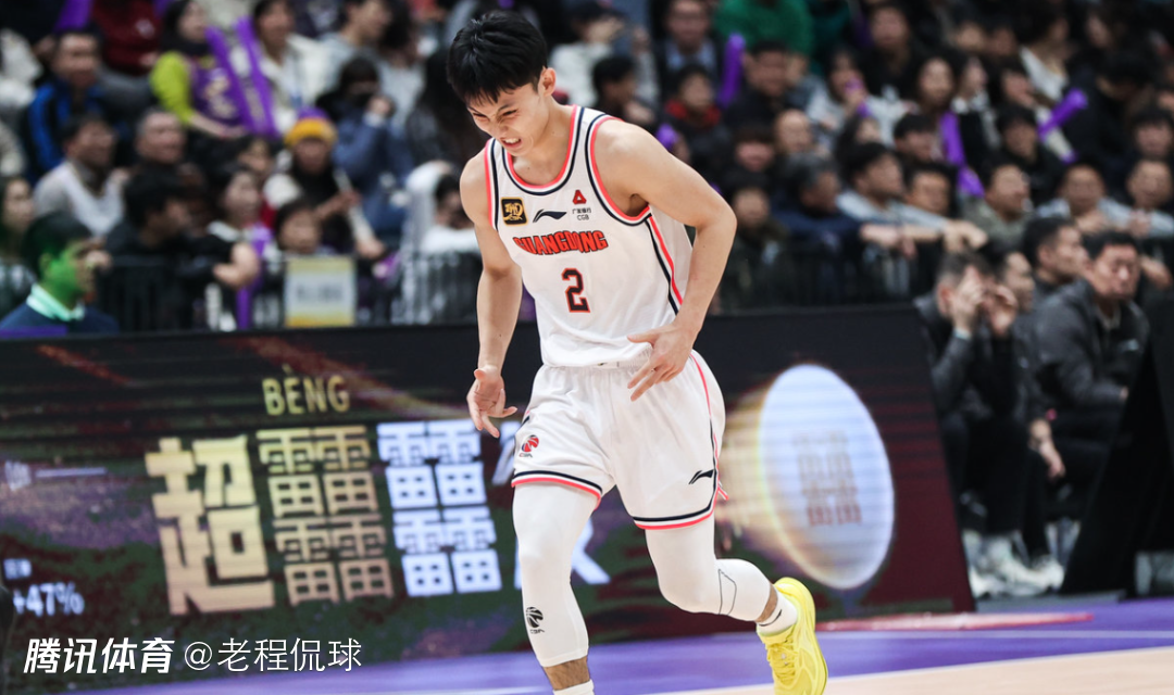 跟队记者：徐杰情况不是很严重是习惯性崴脚 但肯定得好好休息了