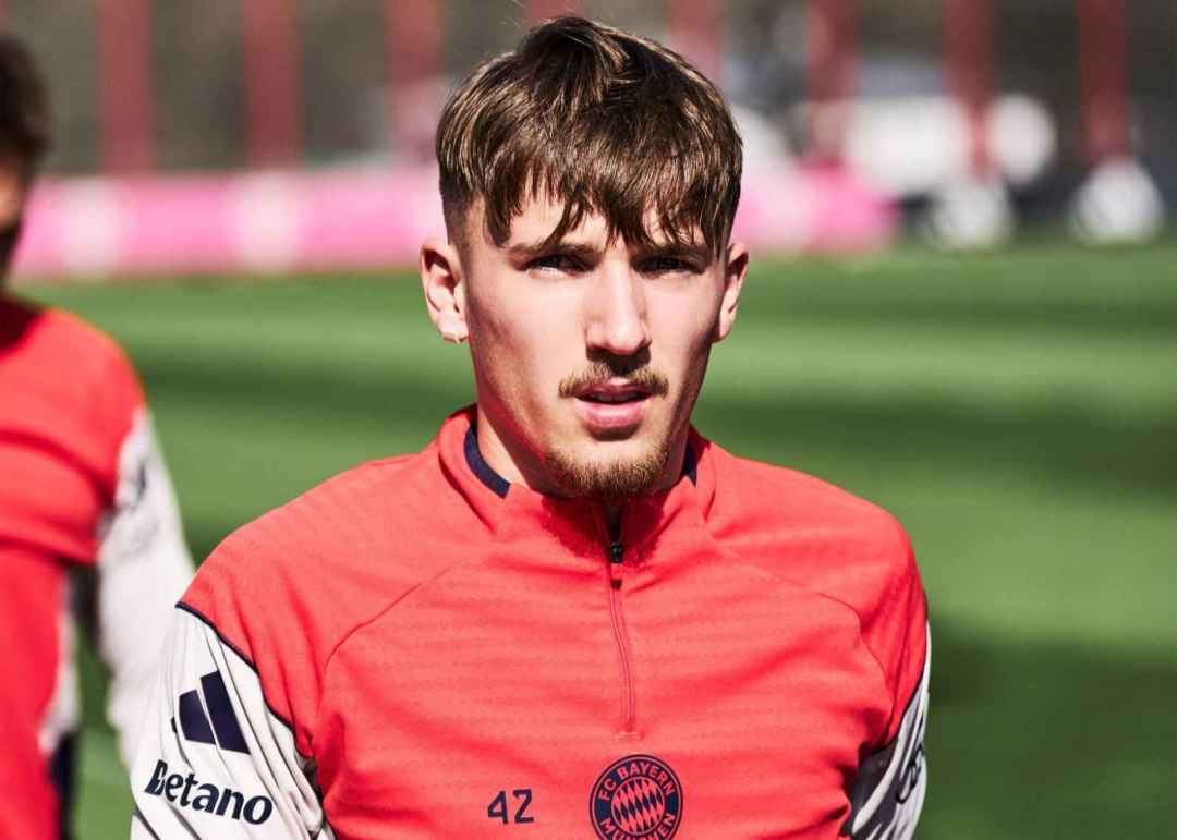 拜仁官方：18岁前锋卡尔右腿筋肌纤维撕裂，将暂时缺阵