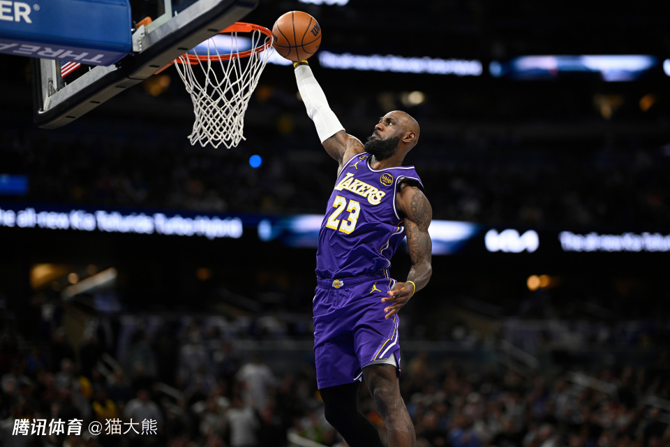数据帝：詹姆斯五项数据历史第一 41+11！1米85后卫复制哈登壮举