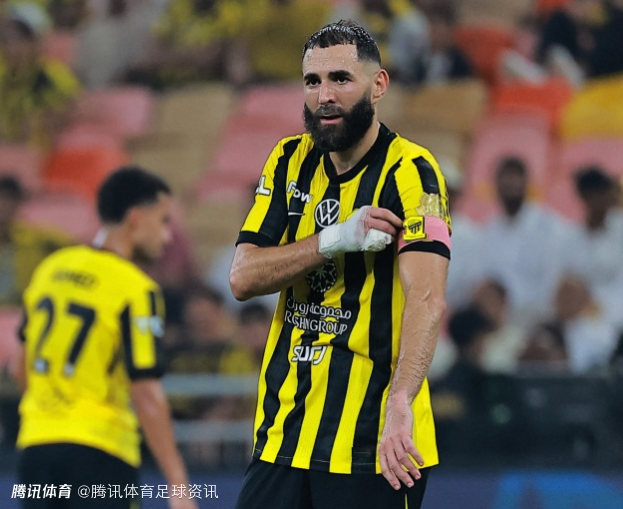 土媒：本泽马索要2000万欧年薪+50%球衣分成 贝西克塔斯已放弃引进