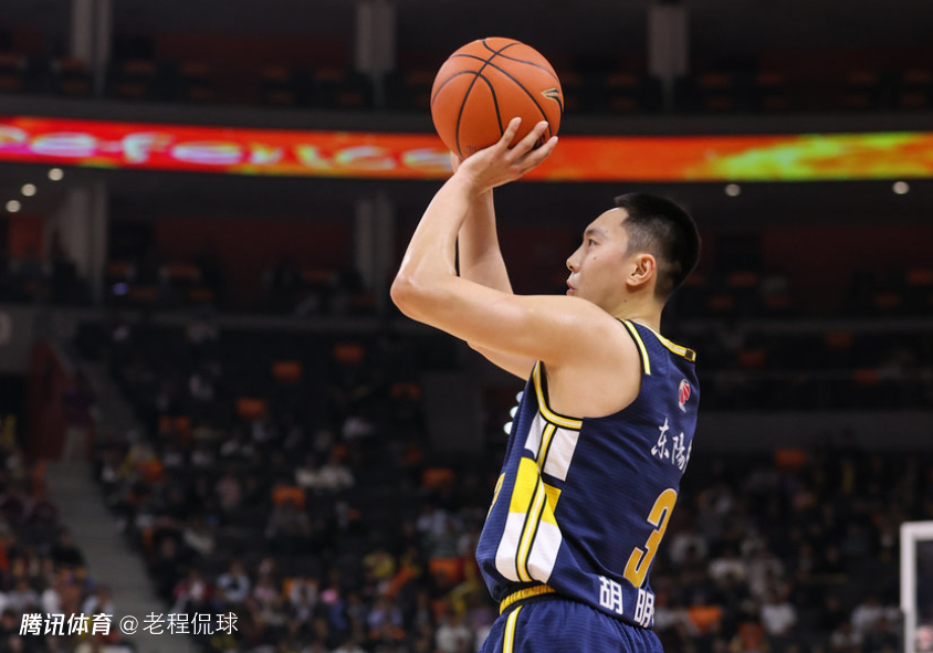 胡明轩无缘战青岛本赛季首次缺阵 前三场他运动战命中率30%