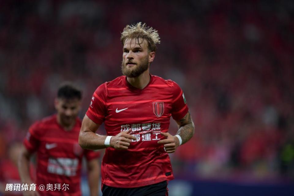 32岁莱切特挂靴！媒体人：已与深圳签OFFER，重新找外援中卫