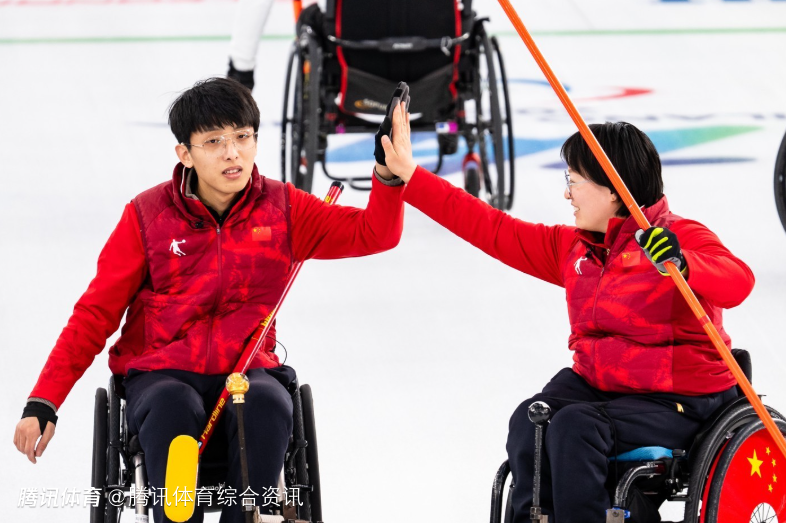 加局制胜！中国组合9-7战胜韩国：王蒙/杨金桥夺冬残奥轮椅冰壶混双历史首金