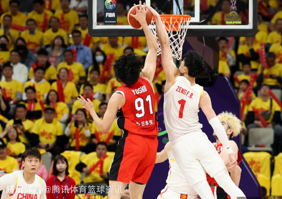 媒体人：中国男篮已抵沪将转机前往冲绳 曾凡博膝盖严重积水已离开国家队