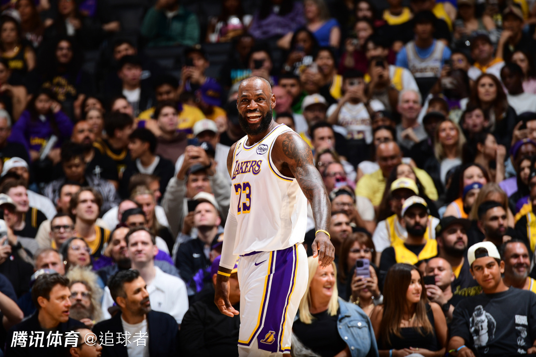 再创历史第一！41岁詹姆斯轰24+5破纪录 多次暴扣激情跳舞庆祝