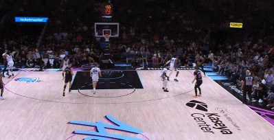 垃圾时间还爆发冲突？加德纳小皮蓬互相抱摔 两人均被驱逐出场