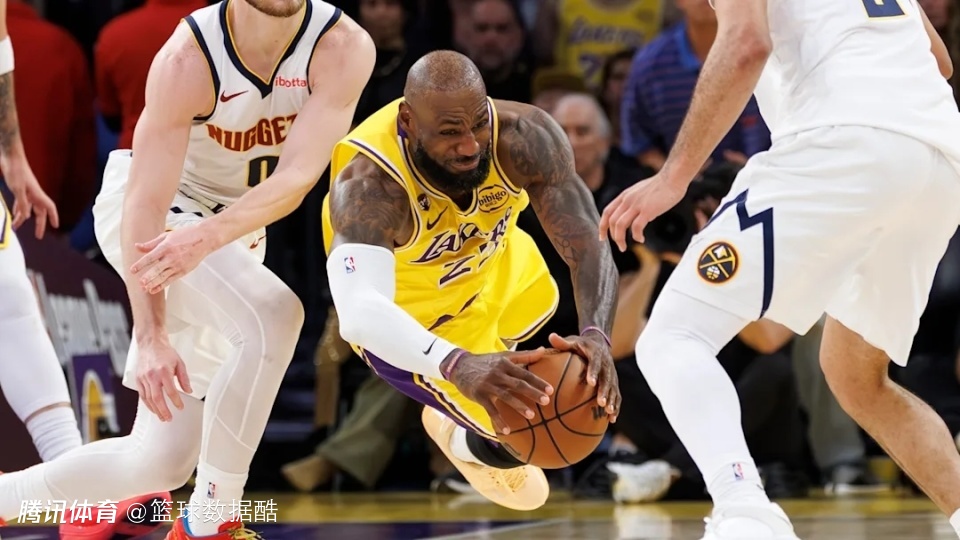 世界名画！老詹解读为何41岁仍鱼跃抢球 雷迪克：从未见过他这样