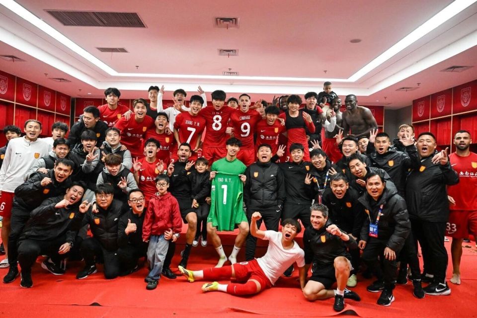 龙兴球场中超首秀，重庆铜梁龙斩首胜暂升榜首