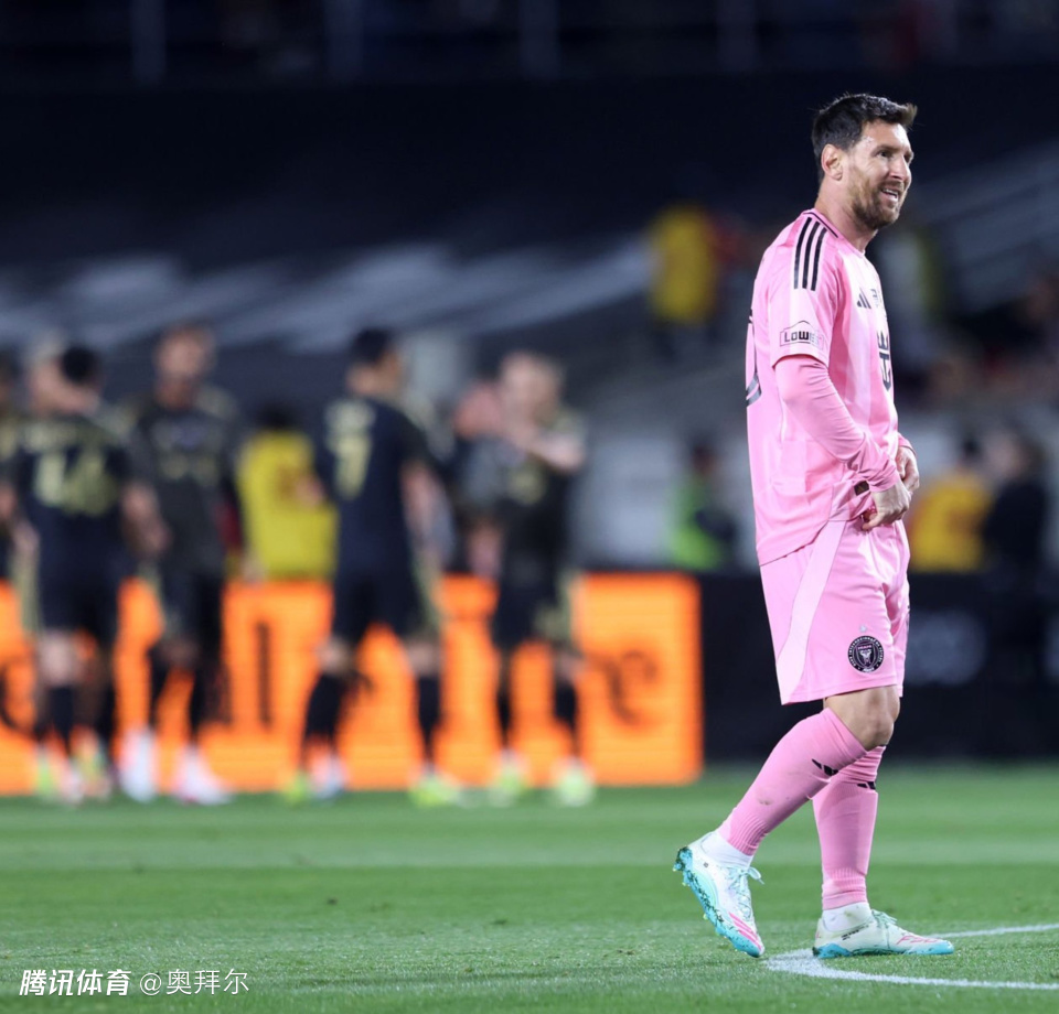 揭幕战2次超巨失误！迈阿密门将送空门，遭对手戏耍，德保罗挨批