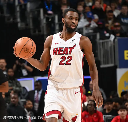 维金斯：阿德巴约和韦尔在内线给球队帮了大忙 快攻一直是热火看家本领