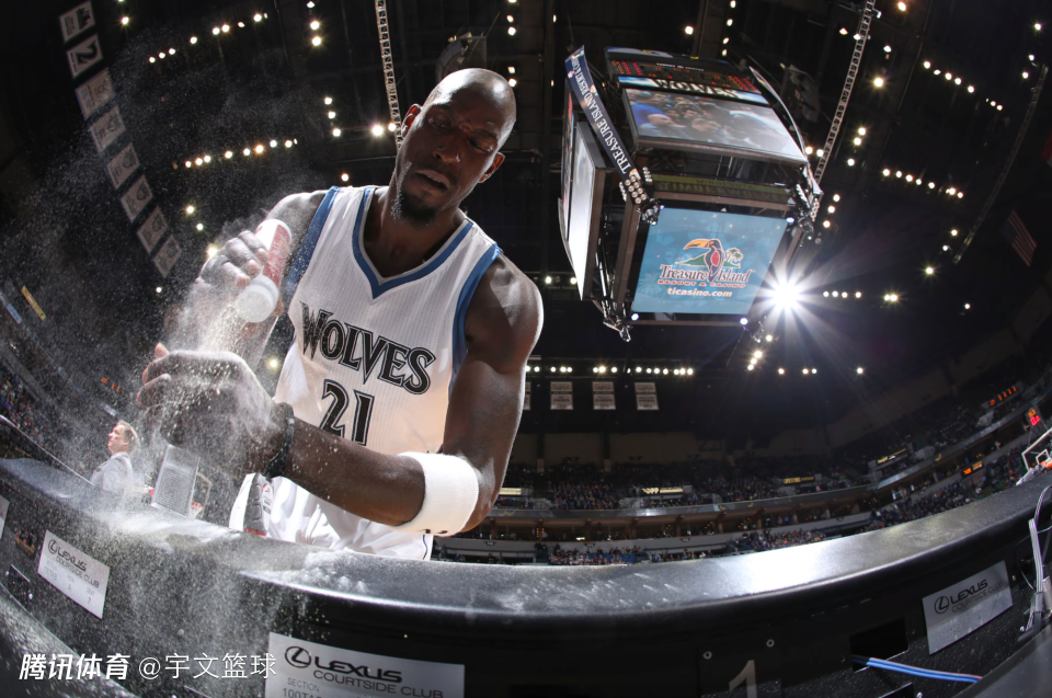 森林狼官宣：加内特时隔8年重返标靶中心 26-27赛季退役其21号球衣