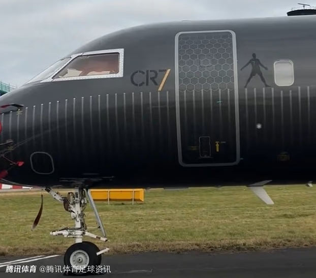 英媒曝C罗私人飞机离开沙特飞抵马德里 西媒辟谣：C罗仍在沙特等待解决方案