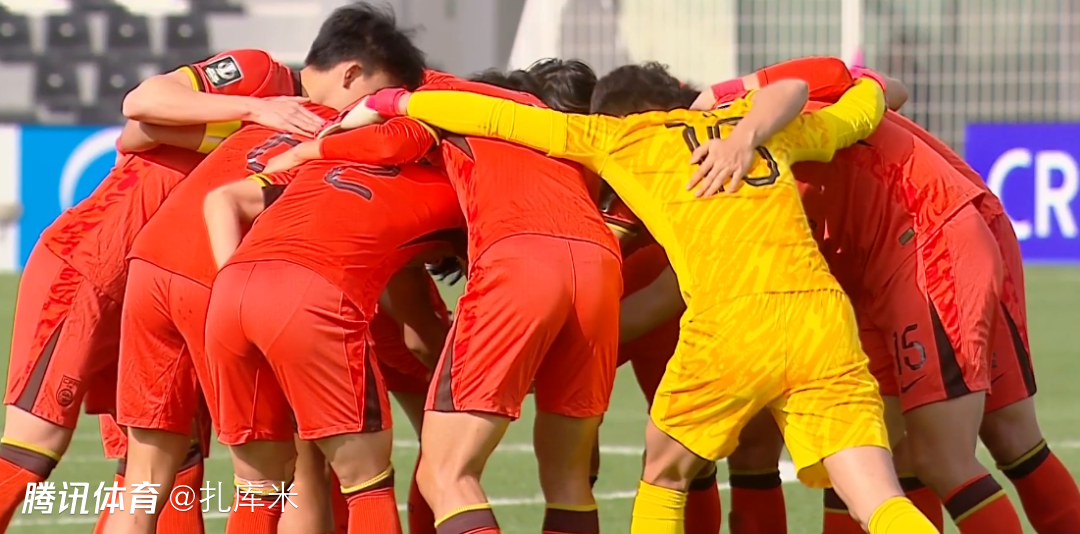 半场战报-李昊献神扑、胡荷韬领衔3将染黄，U23国足暂0-0泰国