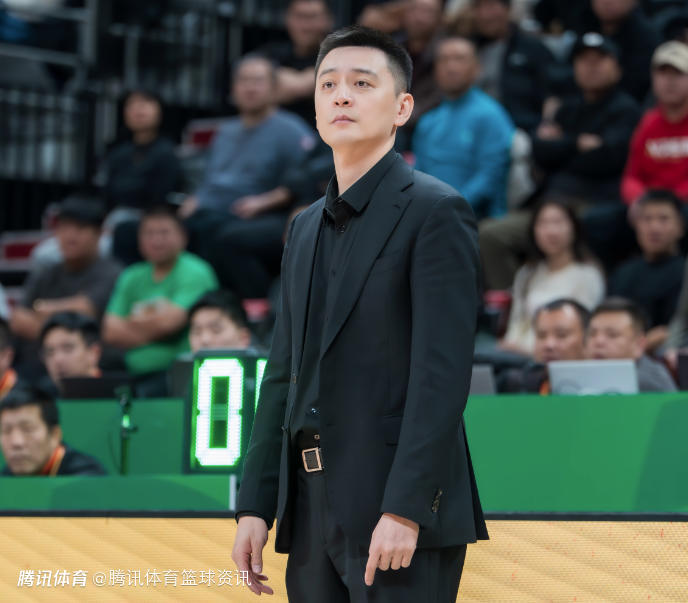 杨鸣：辽篮目前还是要靠内部挖潜 是否换外援以官方消息为准