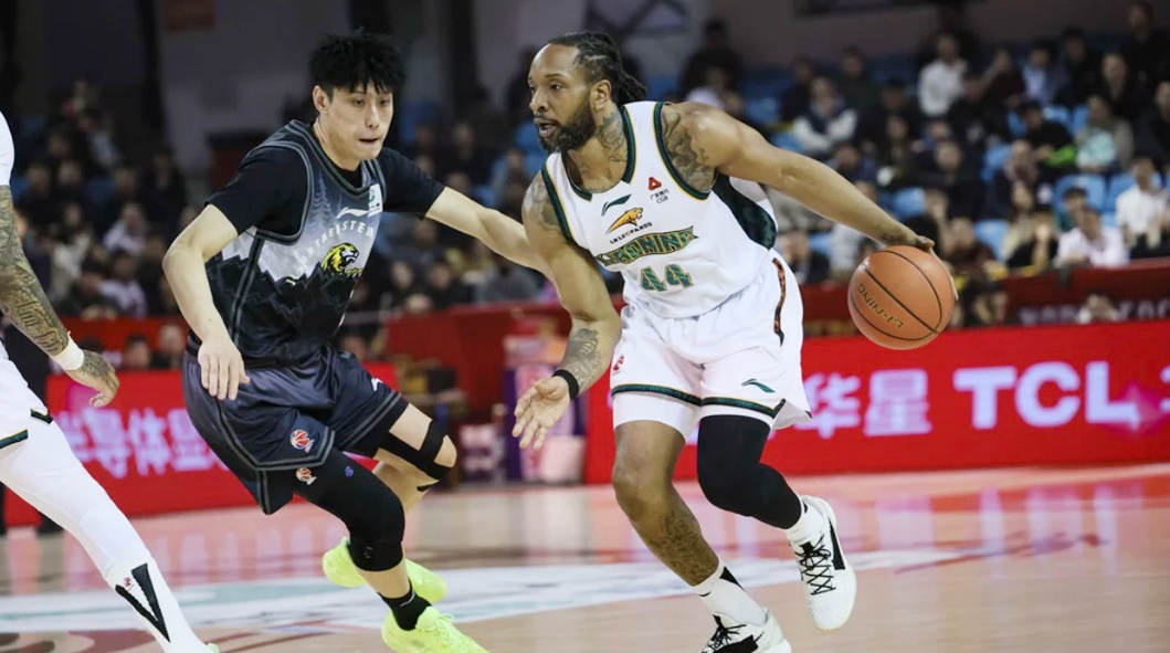 CBA：姜伟泽21+5+5长白山胜辽宁 摩尔19+6+5威尔逊14+13