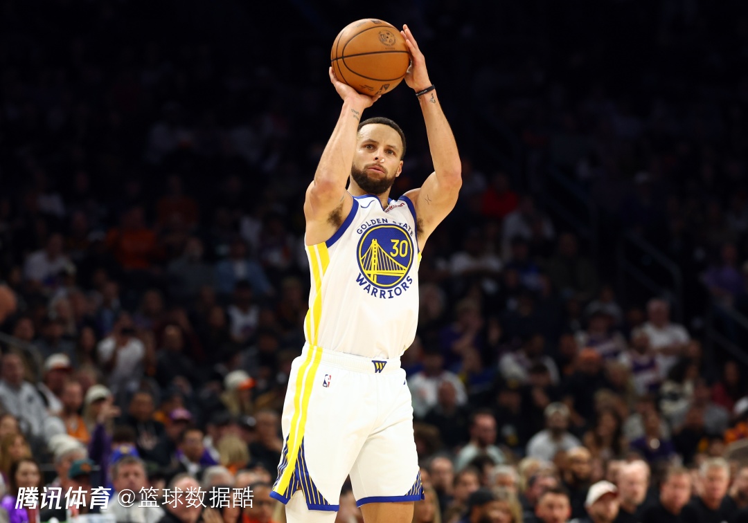 库里谈关键进攻犯规：是防守人侵犯我空间 挥臂摆脱动作很正常