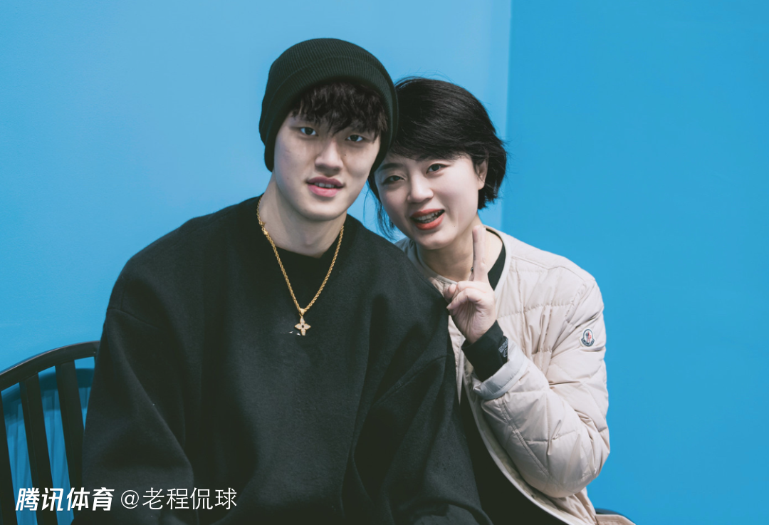 曾凡博：归队晚不是网传的“要价” 我妈切了一个很大的瘤