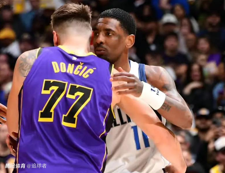 欧文送全队高尔夫球车！独行侠众将提车现场：克莱差点翻车被欧文调侃