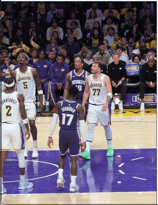 戏剧性拉满！施罗德放话要把东契奇屎打出来 威少被喊威铁要求驱逐球迷