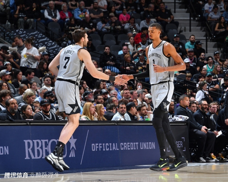 时隔7年锁定季后赛！马刺险胜太阳4连胜 文班34+12准绝杀