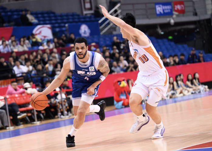 韦瑟斯庞25+4+5助青岛30分大胜福建 赵嘉义20分段昂君16分