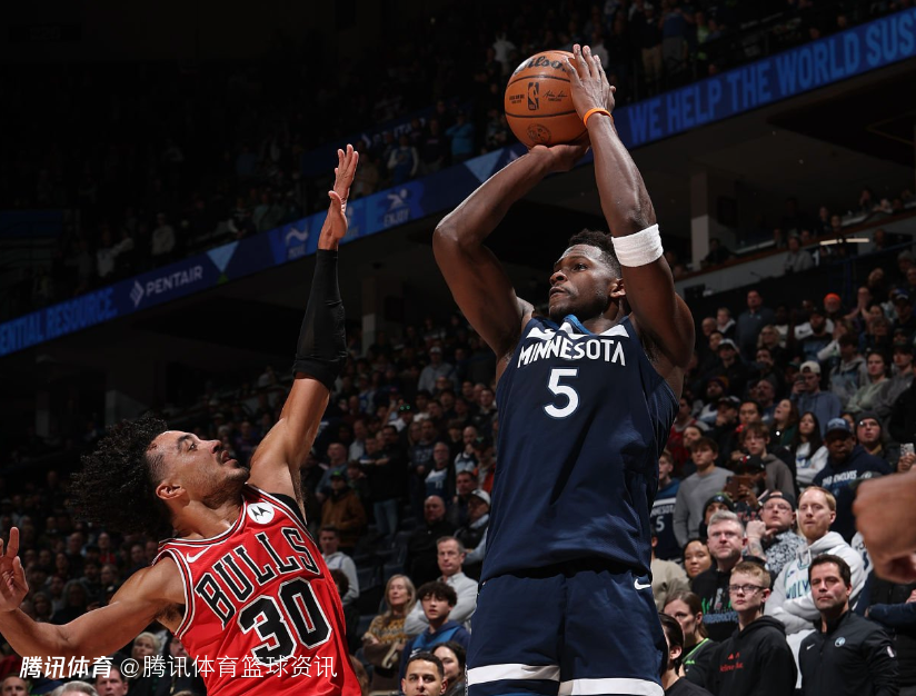 爱德华兹：我陷入犯规麻烦后一切都乱了 若能拿出一半的防守水平我们就能赢