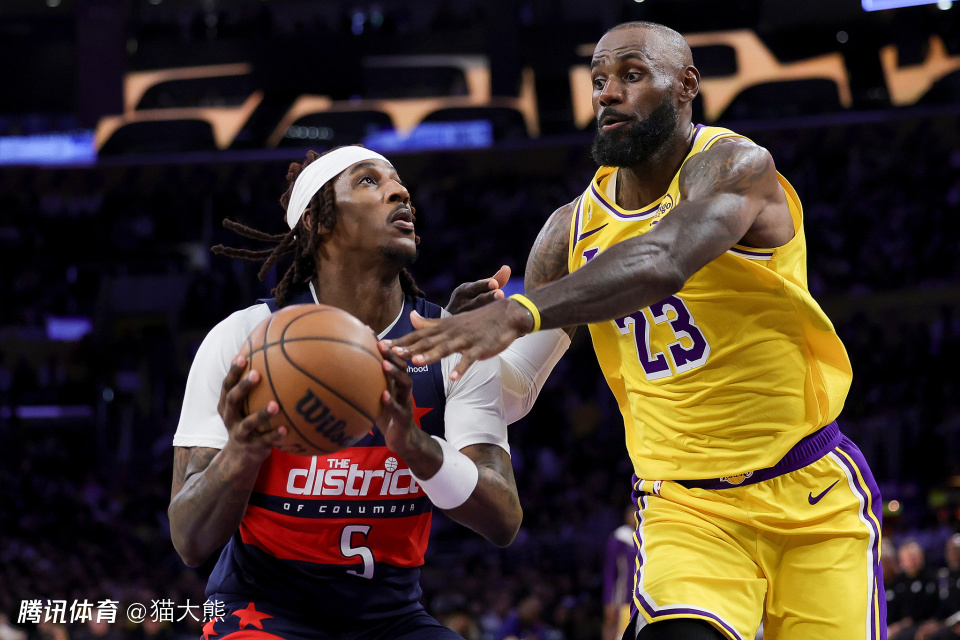 数据帝：21+10+12！詹姆斯缔造两大历史第一 亚历山大变近40年首人