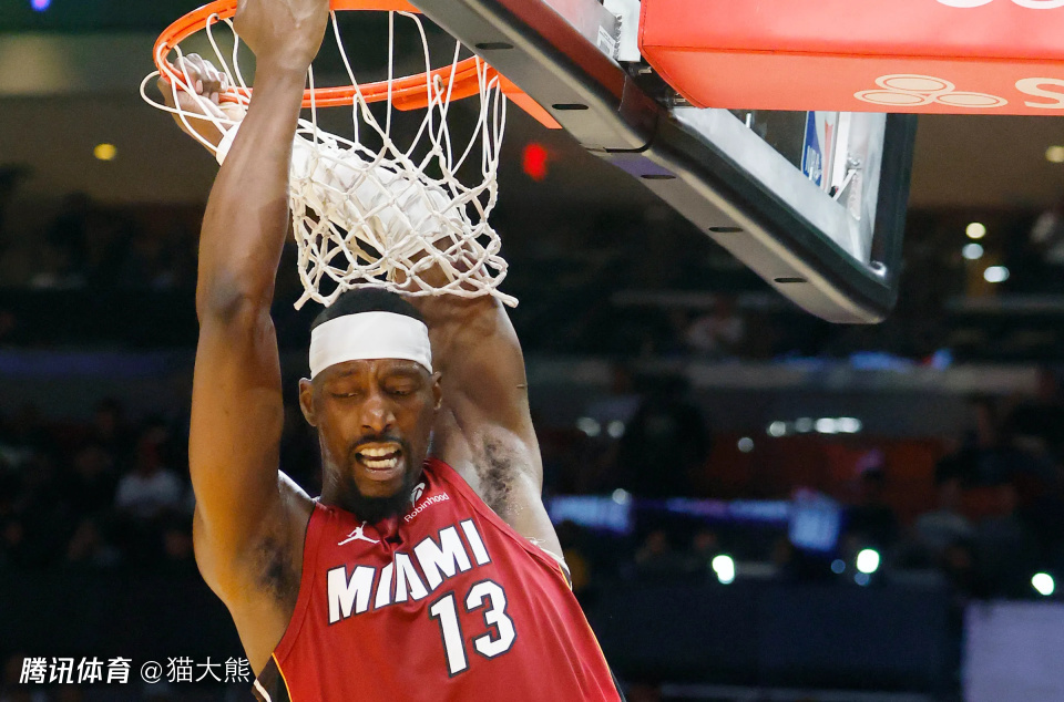 数据帝：83分先生创三大NBA纪录 三分8中8！奇兵32+10+0变历史首人