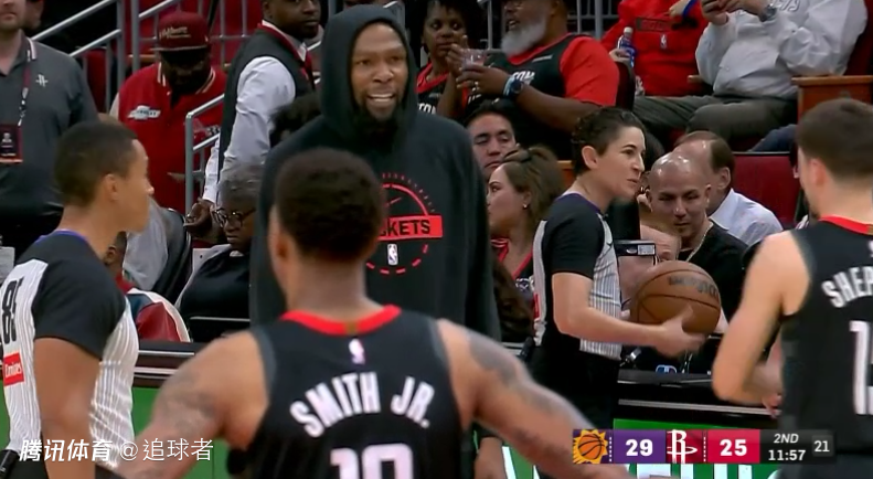火箭计时器坏掉！杜兰特与伊森闲聊开怀大笑 乌度卡召集大家现场开会