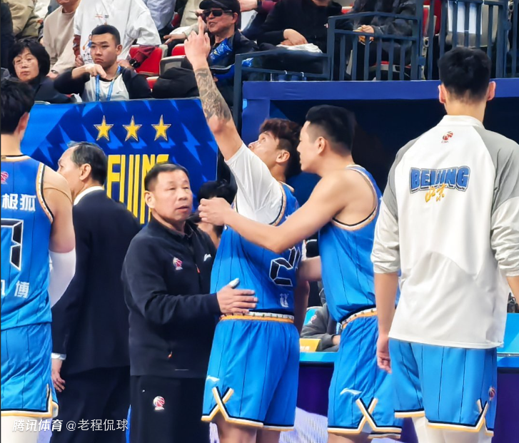 赵睿赛后已立刻前往医院检查 北京男篮延续3年德比魔咒