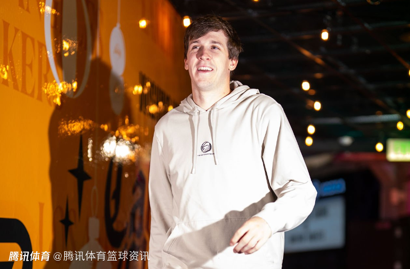 雷迪克：里夫斯将重回首发阵容 无出场时间限制但会谨慎安排