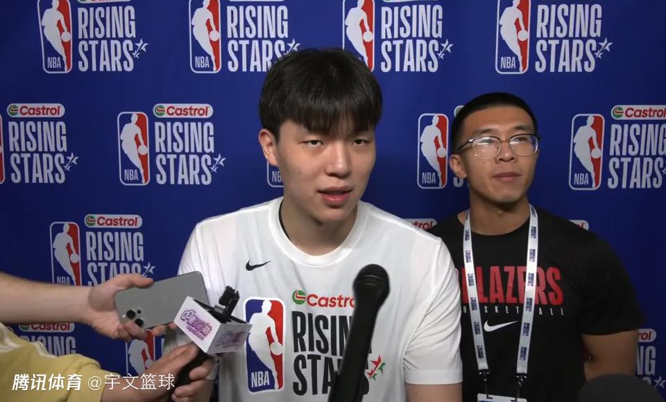 杨瀚森社媒大秀恩爱！晒与女友亲密贴脸微笑合照 借歌词甜蜜告白